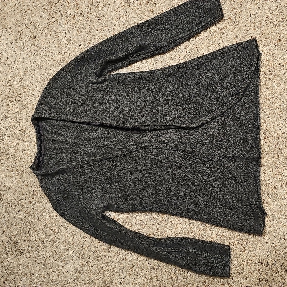 Chic Black Blazer with Ruffled Trim - Picture 10 of 11